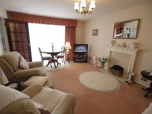  Image of 2 bedroom Flat for sale in Avenue Road London N14 at Avenue Road  London, N14 4DL