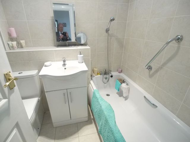  Image of 2 bedroom Flat for sale in Avenue Road London N14 at Avenue Road  London, N14 4DL
