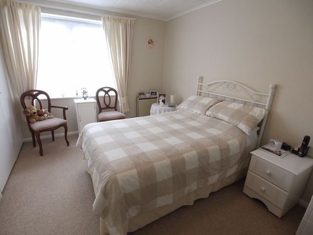  Image of 2 bedroom Flat for sale in Avenue Road London N14 at Avenue Road  London, N14 4DL