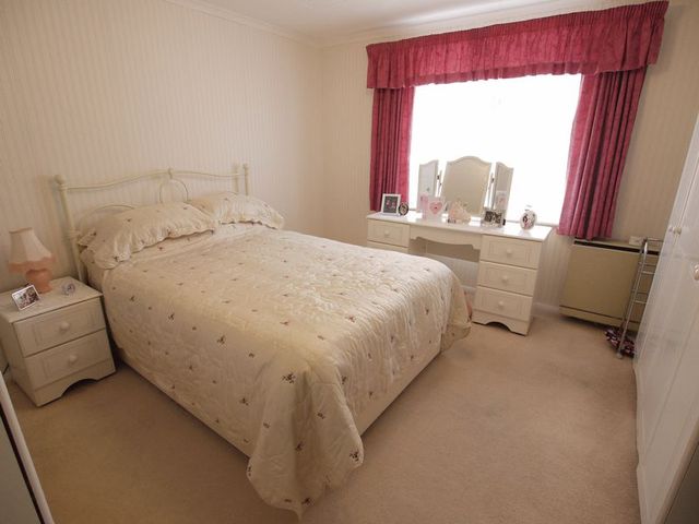  Image of 2 bedroom Flat for sale in Avenue Road London N14 at Avenue Road  London, N14 4DL
