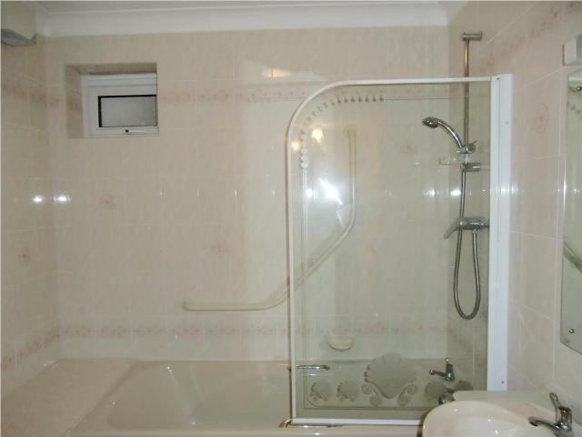  Image of 1 bedroom Apartment to rent in The Avenue Taunton TA1 at Avongrove Court Staplegrove Road Taunton, TA1 1TL