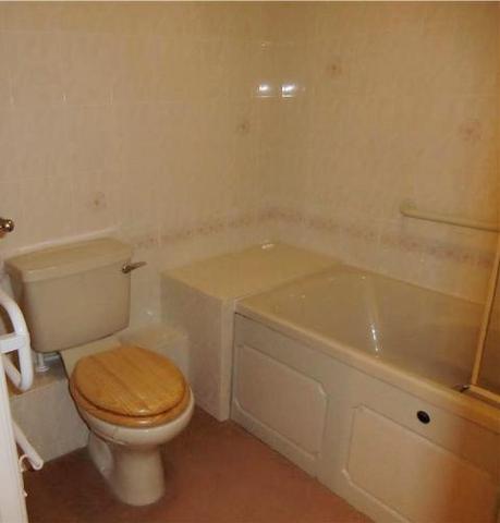  Image of 1 bedroom Apartment to rent in The Avenue Taunton TA1 at Avongrove Court Staplegrove Road Taunton, TA1 1TL