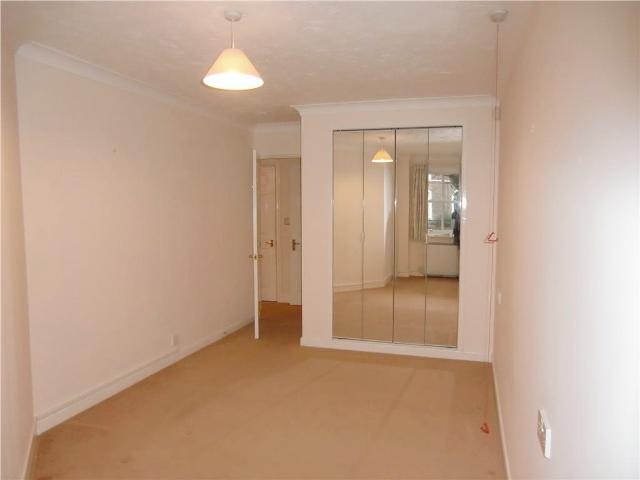  Image of 1 bedroom Apartment to rent in The Avenue Taunton TA1 at Avongrove Court Staplegrove Road Taunton, TA1 1TL