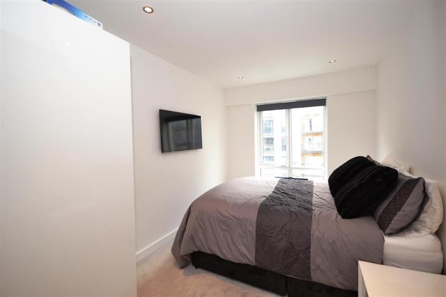  Image of 1 bedroom Property to rent in Boulevard Drive London NW9 at 5 Boulevard Drive  Mill Hill, NW9 5HF