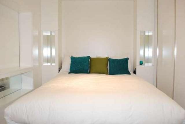  Image of Flat to rent in Baltimore Wharf London E14 at London, E14 9EQ