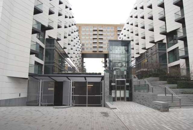  Image of Flat to rent in Baltimore Wharf London E14 at London, E14 9EQ