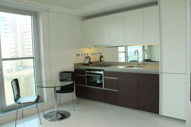  Image of Flat to rent in Baltimore Wharf London E14 at North Boulevard  Canary Wharf, E14 9FG