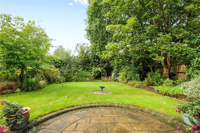  Image of 4 bedroom Detached house for sale in Barkham Ride Finchampstead Wokingham RG40 at Finchampstead Wokingham Finchampstead, RG40 4ET