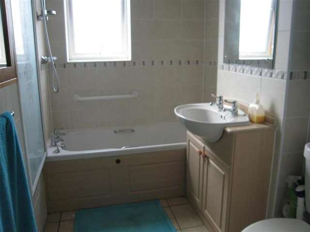  Image of 1 bedroom Apartment for sale in Barnham Road Barnham Bognor Regis PO22 at Barnham West Sussex Barnham, PO22 0DY
