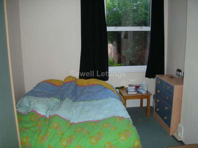  Image of 2 bedroom Apartment to rent in Basingstoke Road Reading RG2 at Basingstoke Road  Reading, RG2 0EL