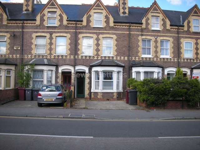  Image of 2 bedroom Apartment to rent in Basingstoke Road Reading RG2 at Basingstoke Road  Reading, RG2 0EL