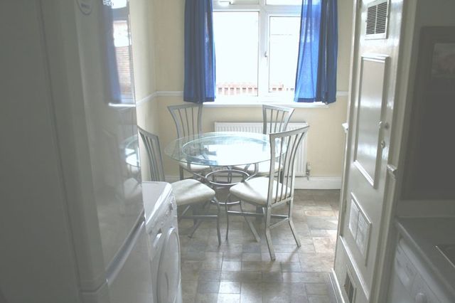  Image of 4 bedroom Bungalow to rent in Beanacre Close Osborne Road London E9 at Beanacre Close Osbourne Road London, E9 5JY