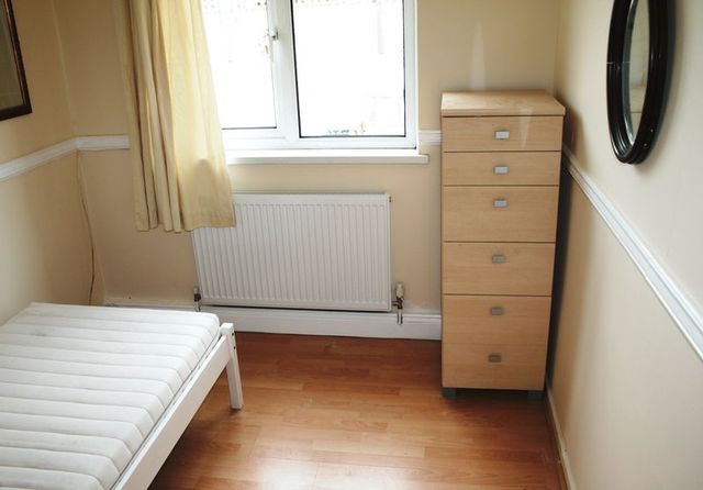  Image of 4 bedroom Bungalow to rent in Beanacre Close Osborne Road London E9 at Beanacre Close Osbourne Road London, E9 5JY