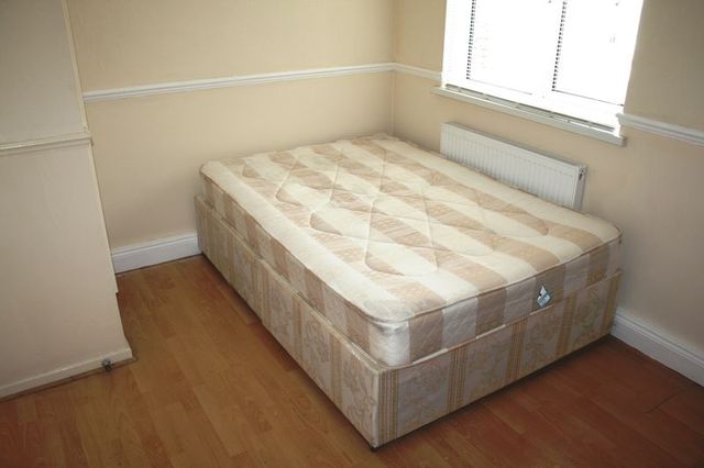  Image of 4 bedroom Bungalow to rent in Beanacre Close Osborne Road London E9 at Beanacre Close Osbourne Road London, E9 5JY