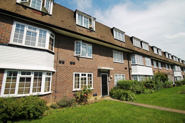  Image of 2 bedroom Flat to rent in Kingston Road Tolworth Surbiton KT5 at Kingston Road  Surbiton, KT5 9NR