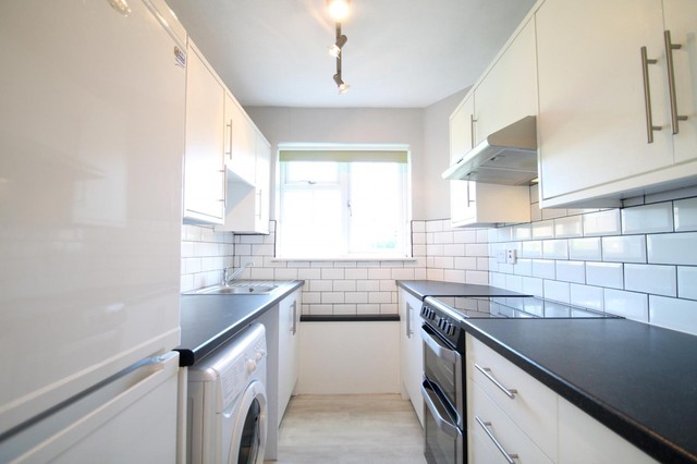  Image of 2 bedroom Flat to rent in Kingston Road Tolworth Surbiton KT5 at Kingston Road  Surbiton, KT5 9NR