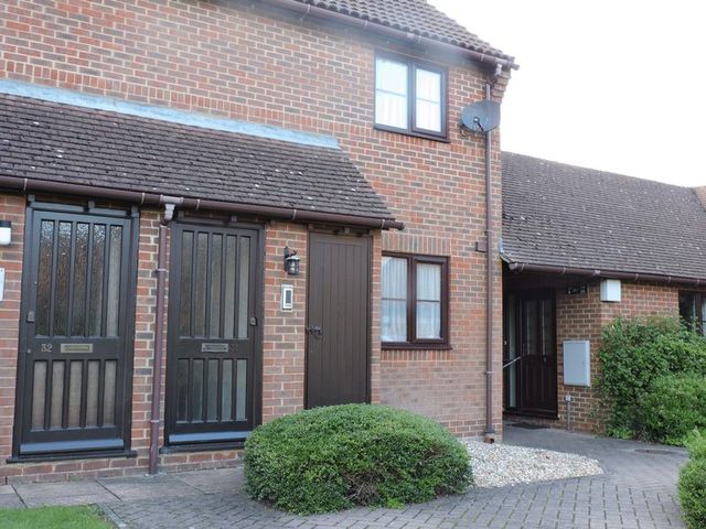  Image of 1 bedroom Retirement Property for sale in Binfields Close Chineham Basingstoke RG24 at Binfields Close Chineham Basingstoke, RG24 8TP