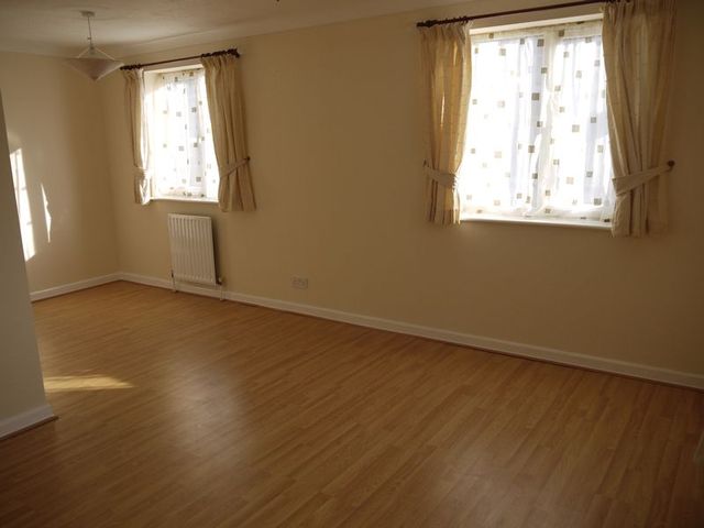  Image of 2 bedroom Flat to rent in Cobbett Road Southampton SO18 at Cobbett Road  Southampton, SO18 1HP