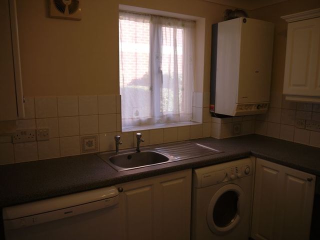  Image of 2 bedroom Flat to rent in Cobbett Road Southampton SO18 at Cobbett Road  Southampton, SO18 1HP