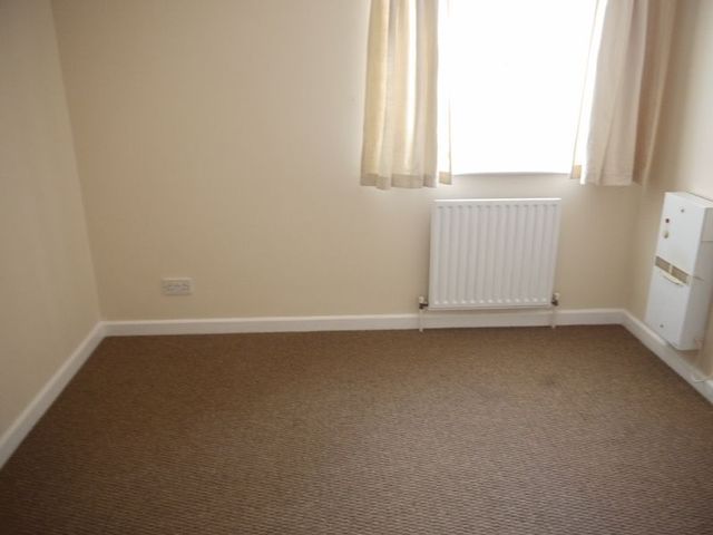  Image of 2 bedroom Flat to rent in Cobbett Road Southampton SO18 at Cobbett Road  Southampton, SO18 1HP