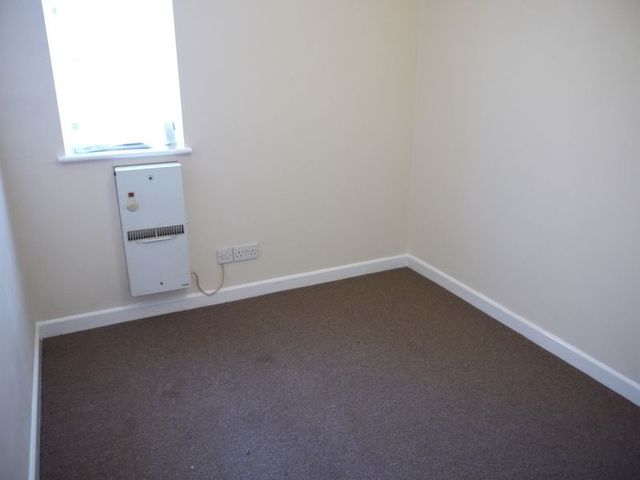  Image of 2 bedroom Flat to rent in Cobbett Road Southampton SO18 at Cobbett Road  Southampton, SO18 1HP