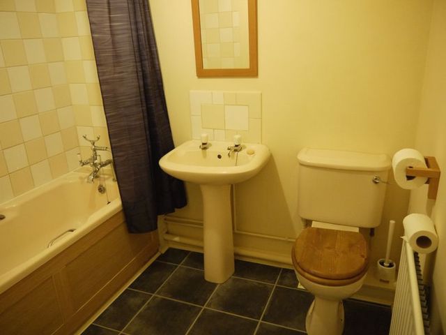  Image of 2 bedroom Flat to rent in Cobbett Road Southampton SO18 at Cobbett Road  Southampton, SO18 1HP