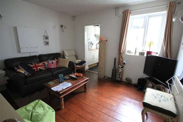  Image of 2 bedroom Terraced house to rent in Blenheim Gardens Reading RG1 at Reading, RG1 5QG