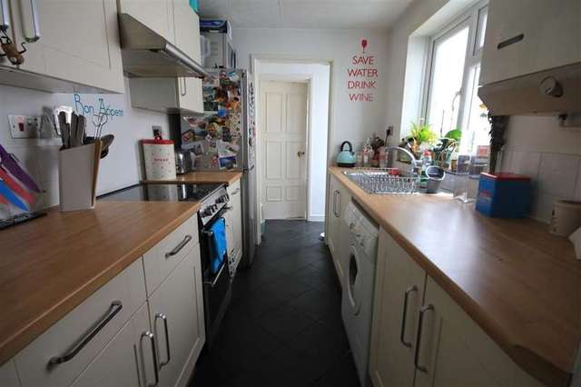  Image of 2 bedroom Terraced house to rent in Blenheim Gardens Reading RG1 at Reading, RG1 5QG