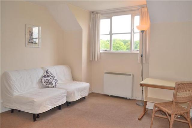  Image of Flat to rent in Boleyn Way New Barnet Barnet EN5 at Barnet Hertfordshire Hertfordshire, EN5 5JS