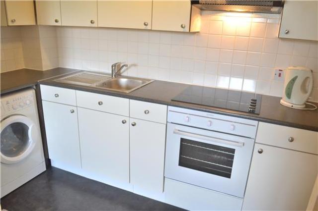  Image of Flat to rent in Boleyn Way New Barnet Barnet EN5 at Barnet Hertfordshire Hertfordshire, EN5 5JS