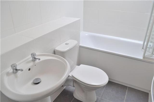  Image of Flat to rent in Boleyn Way New Barnet Barnet EN5 at Barnet Hertfordshire Hertfordshire, EN5 5JS