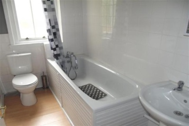  Image of 3 bedroom Semi-Detached house to rent in Bothlyn Avenue Kirkintilloch Glasgow G66 at Kirkintilloch East Dunbartonshire East Dunbartonshire, G66 3DX