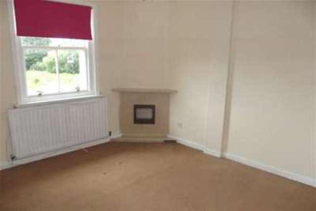  Image of 3 bedroom Semi-Detached house to rent in Bothlyn Avenue Kirkintilloch Glasgow G66 at Glasgow, G66 3DX