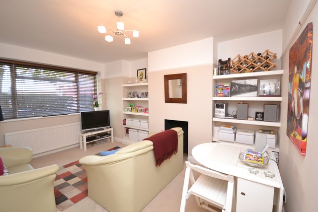  Image of 2 bedroom Property to rent in East End Road London N2 at East Finchley, N2 0RX