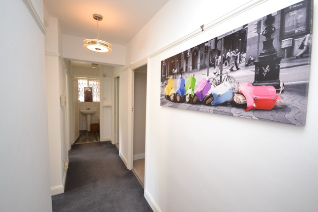  Image of 2 bedroom Property to rent in East End Road London N2 at East Finchley, N2 0RX