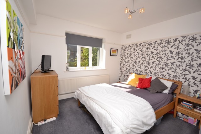  Image of 2 bedroom Property to rent in East End Road London N2 at East Finchley, N2 0RX