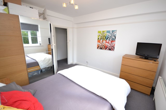  Image of 2 bedroom Property to rent in East End Road London N2 at East Finchley, N2 0RX