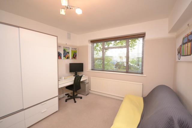  Image of 2 bedroom Property to rent in East End Road London N2 at East Finchley, N2 0RX