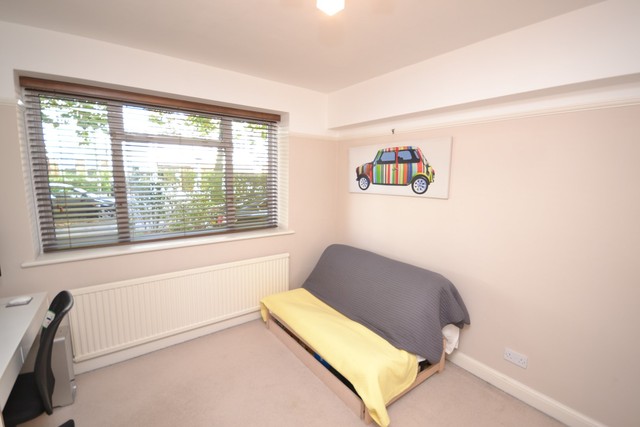  Image of 2 bedroom Property to rent in East End Road London N2 at East Finchley, N2 0RX