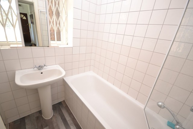  Image of 2 bedroom Property to rent in East End Road London N2 at East Finchley, N2 0RX
