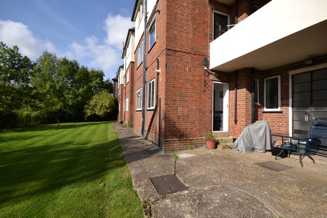 Image of 2 bedroom Property to rent in East End Road London N2 at East Finchley, N2 0RX