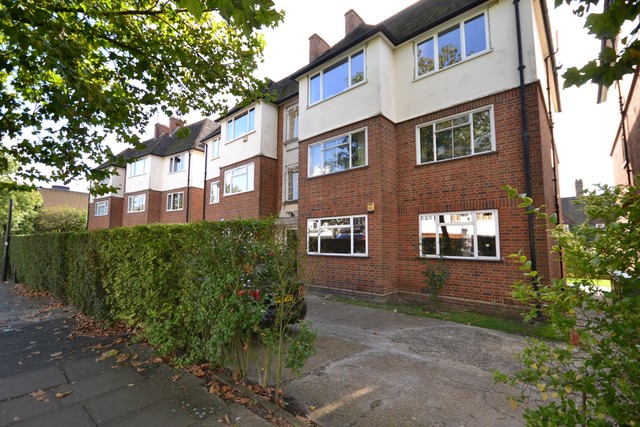  Image of 2 bedroom Property to rent in East End Road London N2 at East Finchley, N2 0RX