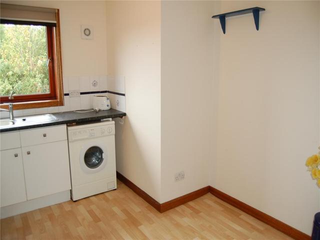  Image of 2 bedroom Flat to rent in Bridge Street Wishaw ML2 at Wishaw North Lanarkshire North Lanarkshire, ML2 7QX