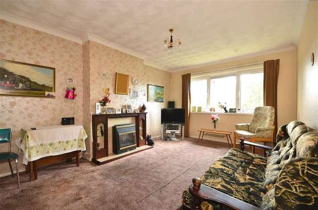  Image of 3 bedroom Apartment for sale in Broom Square Southsea PO4 at Southsea Hampshire Southsea, PO4 8LP