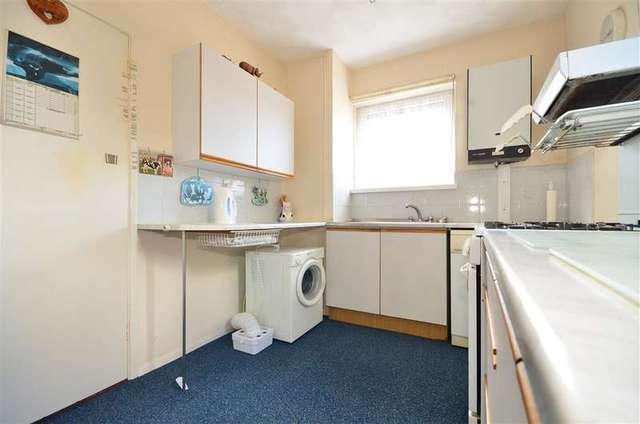  Image of 3 bedroom Apartment for sale in Broom Square Southsea PO4 at Southsea Hampshire Southsea, PO4 8LP