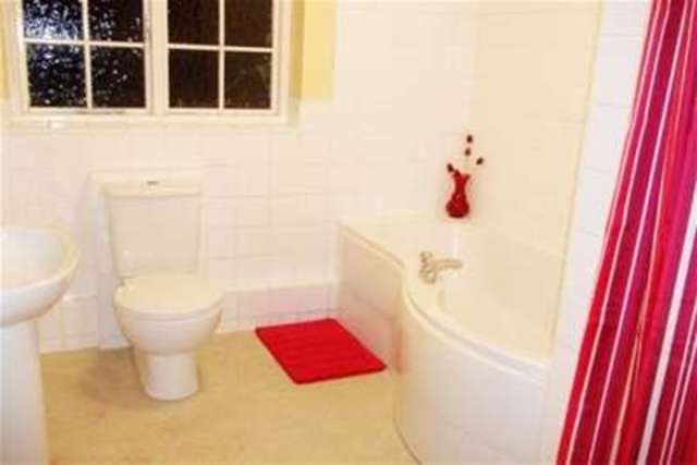  Image of 7 bedroom Bungalow to rent in Caburn Way Hailsham BN27 at Hailsham, BN27 3LX