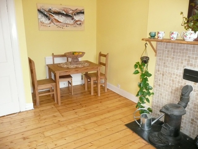  Image of 2 bedroom Flat to rent in Caledonian Place Edinburgh EH11 at Dalry Edinburgh Edinburgh, EH11 2AR