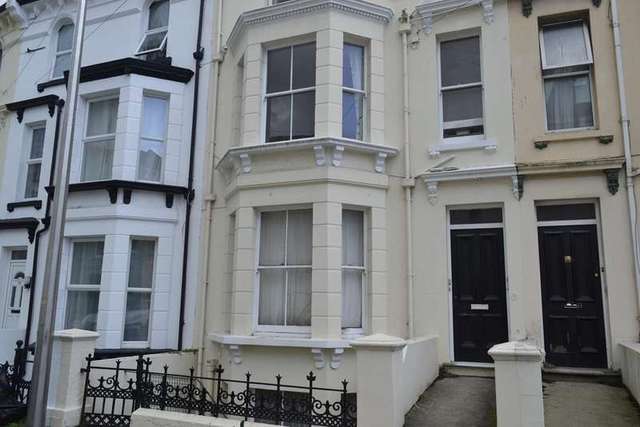  Image of 1 bedroom Flat to rent in Cambridge Gardens Hastings TN34 at Hastings, TN34 1EH
