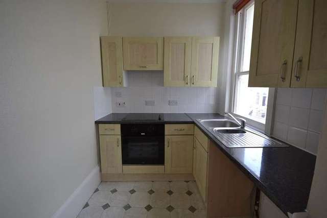  Image of 1 bedroom Flat to rent in Cambridge Gardens Hastings TN34 at Hastings, TN34 1EH