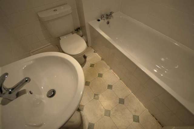  Image of 1 bedroom Flat to rent in Cambridge Gardens Hastings TN34 at Hastings, TN34 1EH